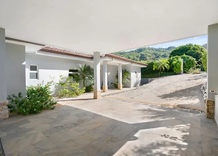 Ferienhaus Luxurious With Bright, Modern Design And Private Infinity Pool In High-end Community