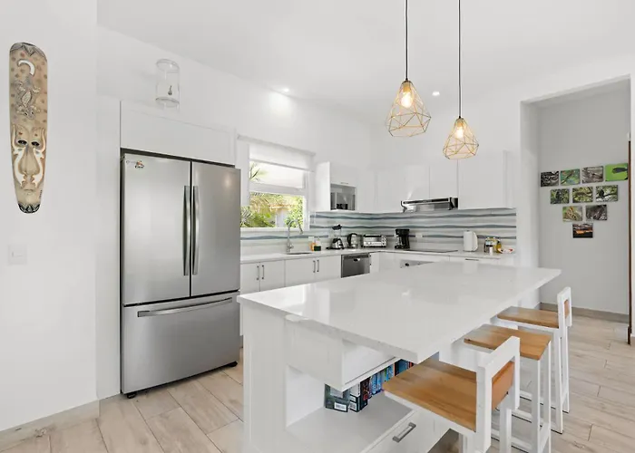 Luxurious With Bright, Modern Design And Private Infinity Pool In High-end Community