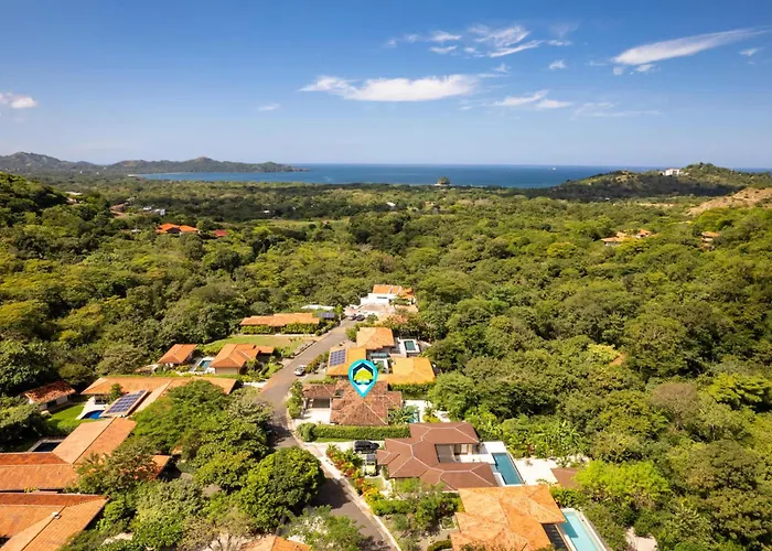 Ferienhaus Luxurious With Bright, Modern Design And Private Infinity Pool In High-end Community *