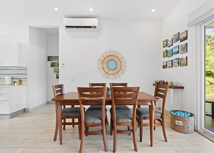 Luxurious With Bright, Modern Design And Private Infinity Pool In High-end Community Ferienhaus *
