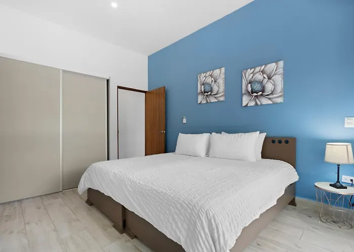 Ferienhaus Luxurious With Bright, Modern Design And Private Infinity Pool In High-end Community *