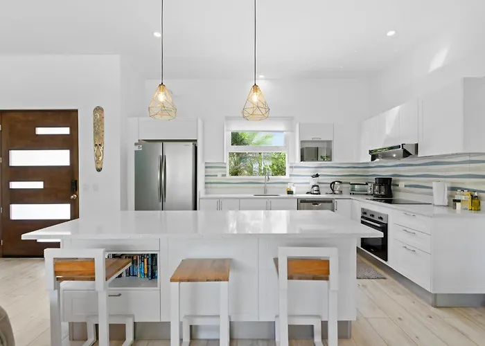 Luxurious With Bright, Modern Design And Private Infinity Pool In High-end Community