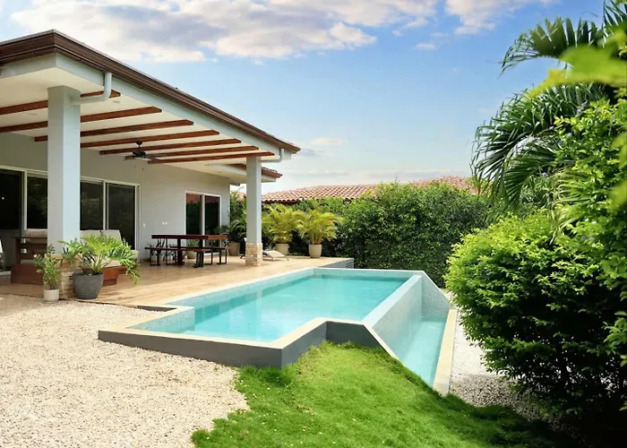 Luxurious With Bright, Modern Design And Private Infinity Pool In High-end Community *
